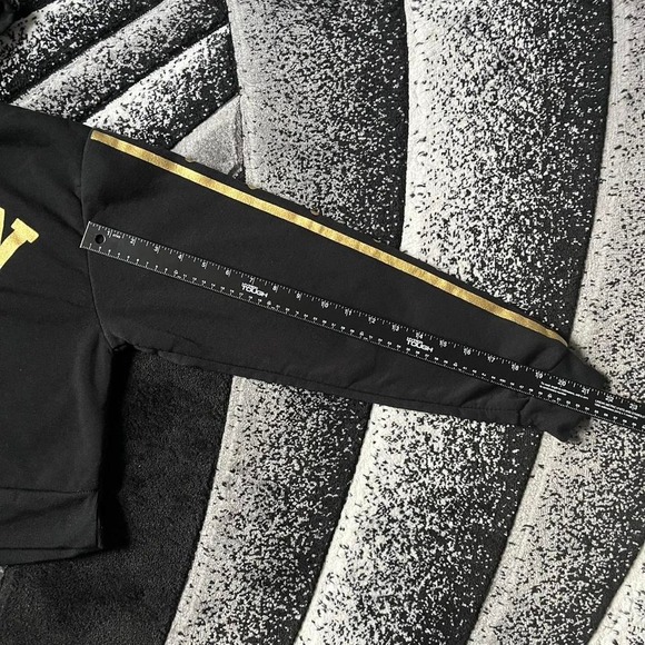 Vintage Women's Y2K 2000s Dereon Black and Gold Cropped Hoodie - Picture 5 of 6